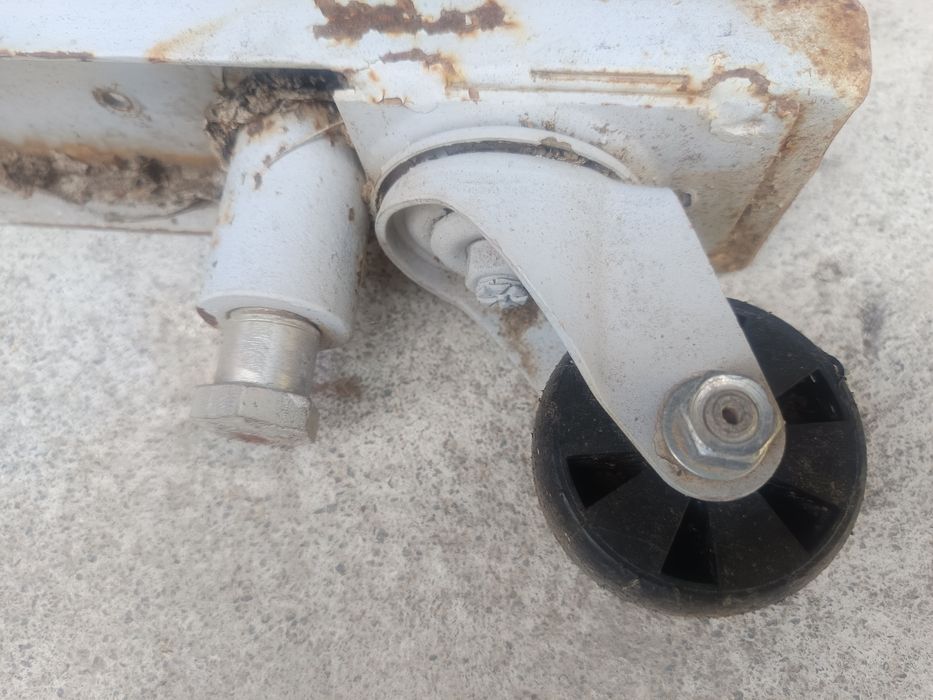 Колела на рама за преместване