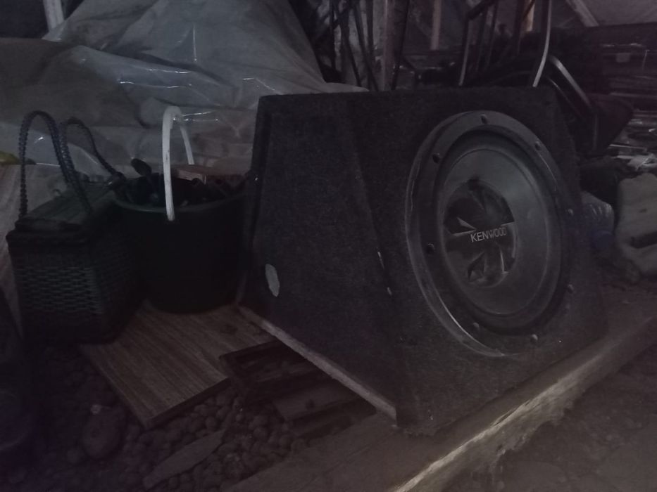 Продам сабуфер. В отличном состояний