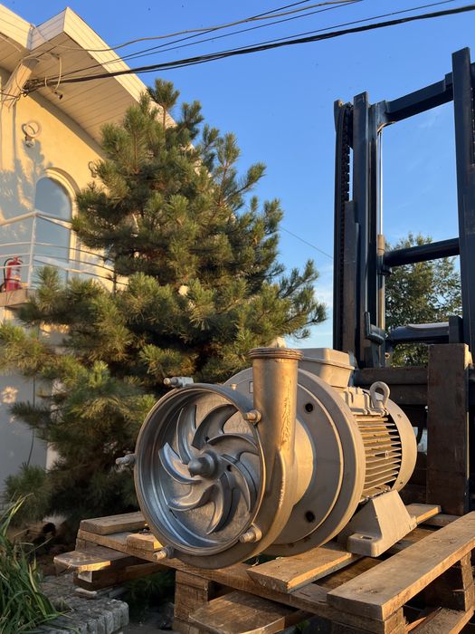 Motor trifazic 30 KW3000 de rotatii marca LEROY SOMER ft putin folosit