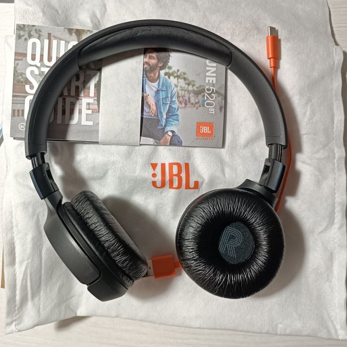 JBL headphones Tune 520bt