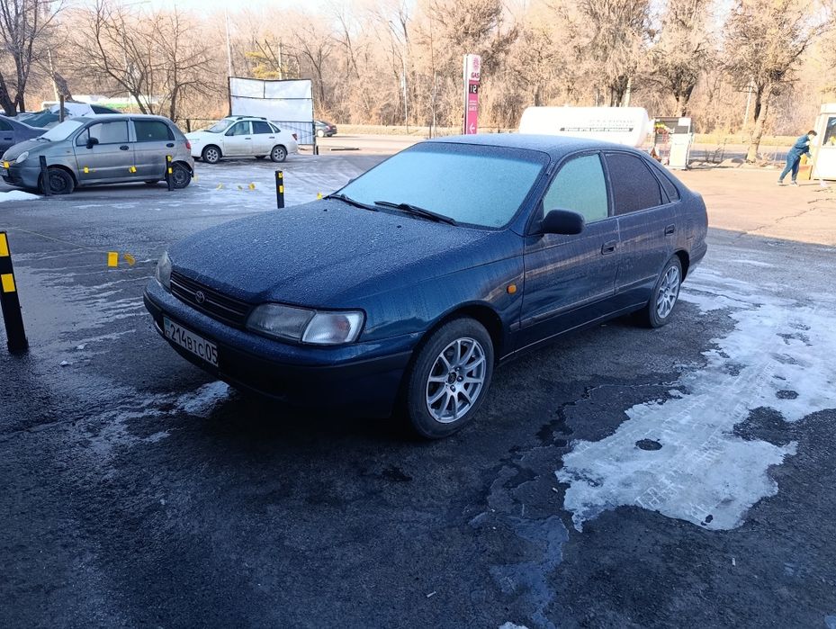 Таёта карина е 1995