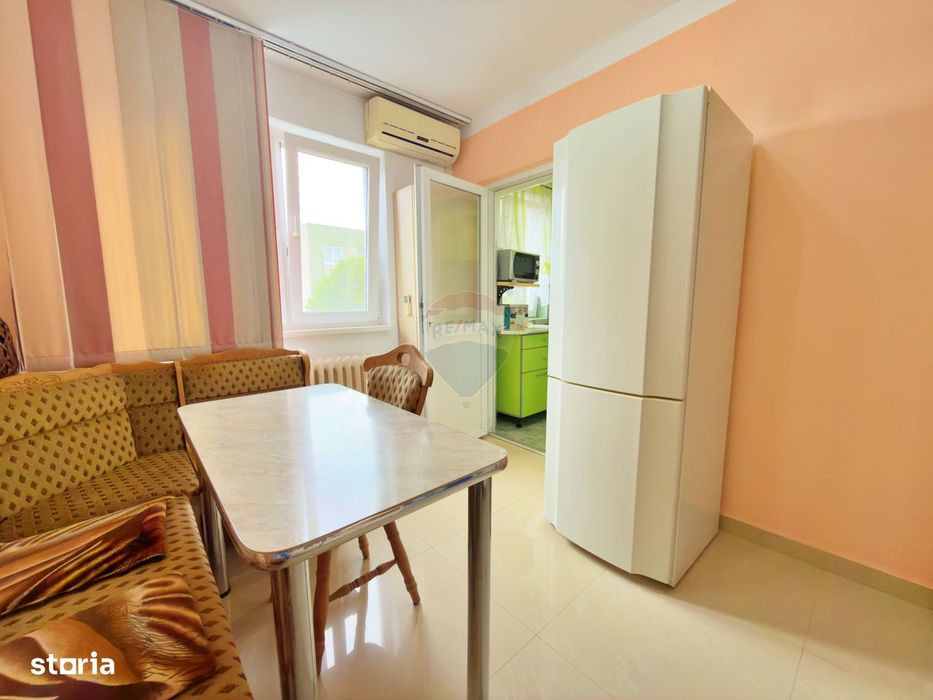 Apartament cu 3 camere de închiriat în zona Intim