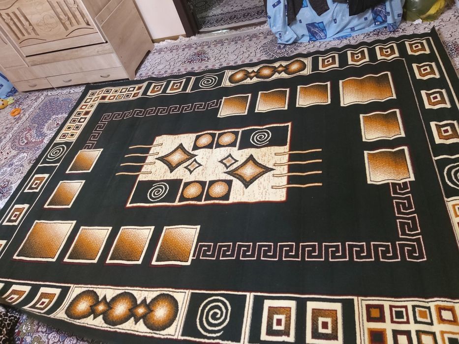 Elegant gilam sotiladi