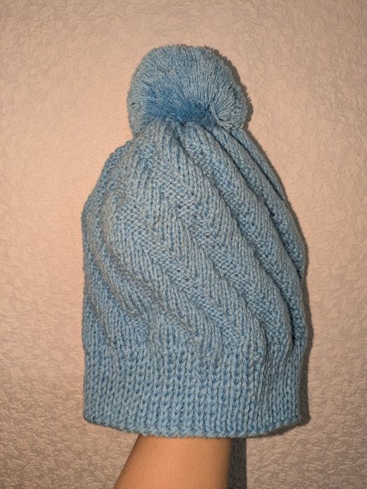 Шапка вязанная и пинетки детские