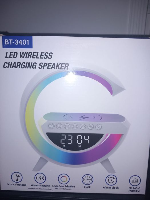 Ceas digital cu radio si incarcator wireless