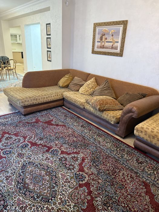 Диван, с подушками