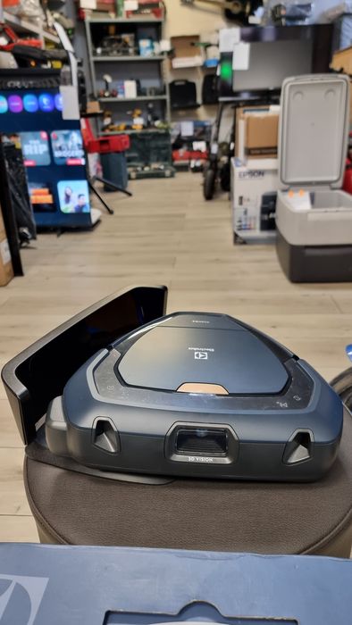 Amanet F28: Aspirator robot Electrolux Pure i9.2