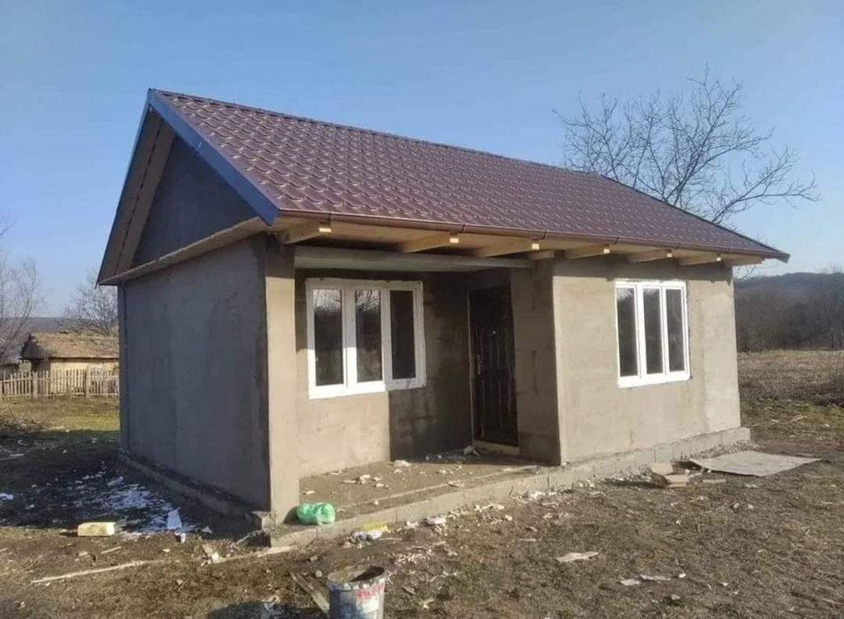 vand case pe structura metalica