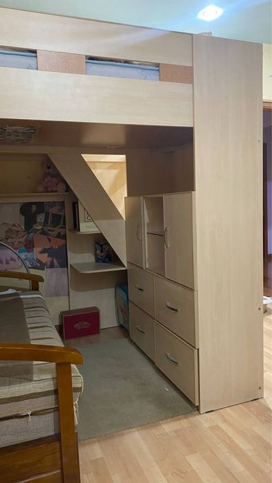 РАСПРОДАЖА Детская кровать со шкафами,диван в Детскую