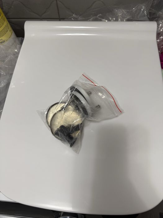 Продам крышку сиденье на унитаз.