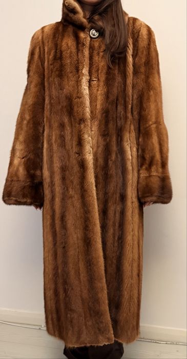 Blană naturală de nurcă – lungă, elegantă, cu guler amplu