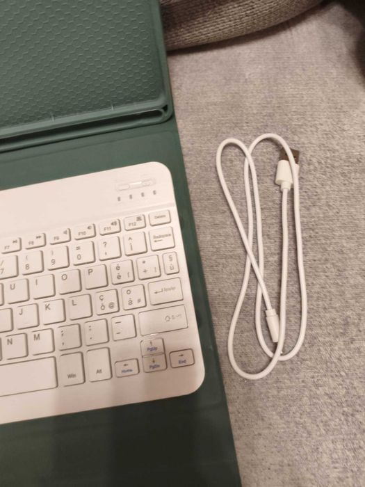 Husă cu Tastatură pentru iPad 10.2'' 10.5'', Magnetică Layout QWERTY