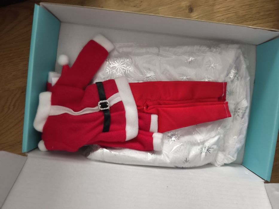 Set haine, accesorii, brad, papusi Barbie, Nou