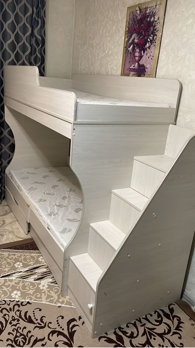 Продам двухярусную кровать