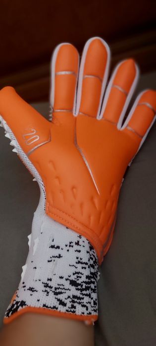 Футболные перчатки  Adidas Predator Demonskin