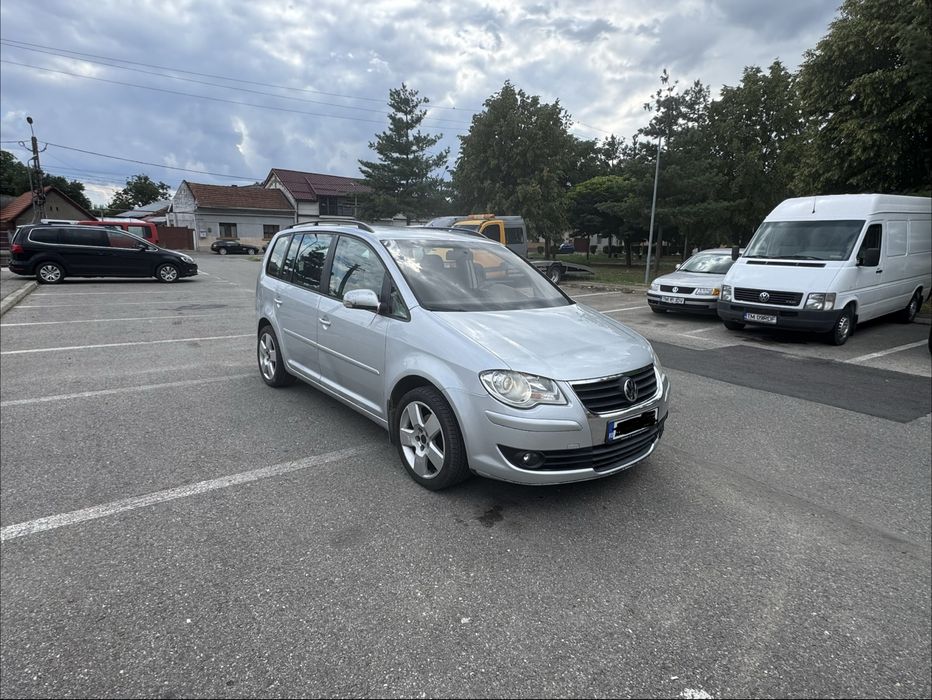 Vand Volkswagen Touran facelift in stare impecabila
