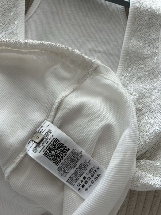 Топ на Guess памук с пайети отпред