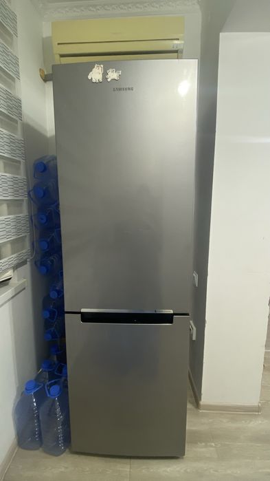 Продаётся Холодильник Samsung
