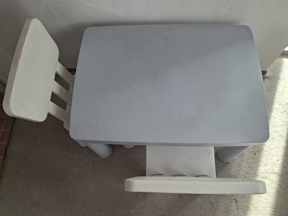 Маса с два стола и две табуретки ИКЕА