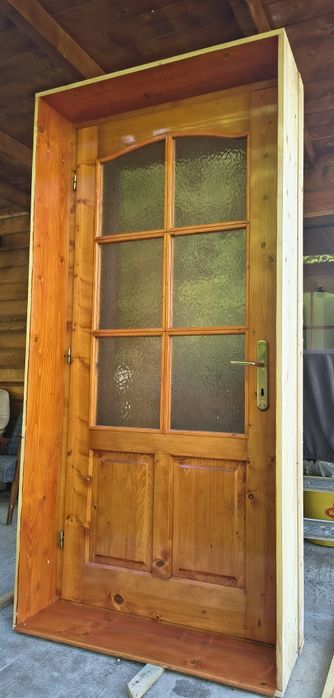 Ușă interior din lemn masiv cu toc complet și geam ornamental – stare foarte bună