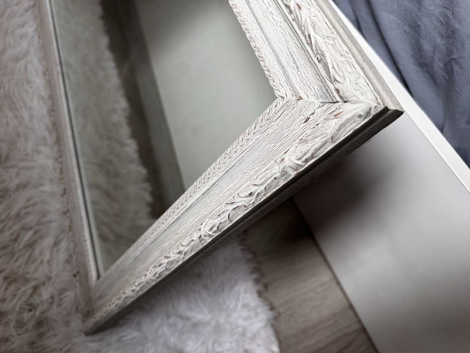 Огледало с дърворезбована рамка  – винтидж стил
