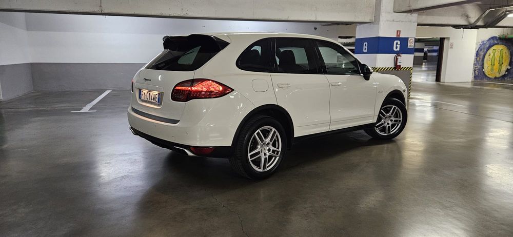Vand Porsche Cayenne, 3.0 diesel, an 2013, Alb Perla 4x4, Ingrijit Acte la Zi