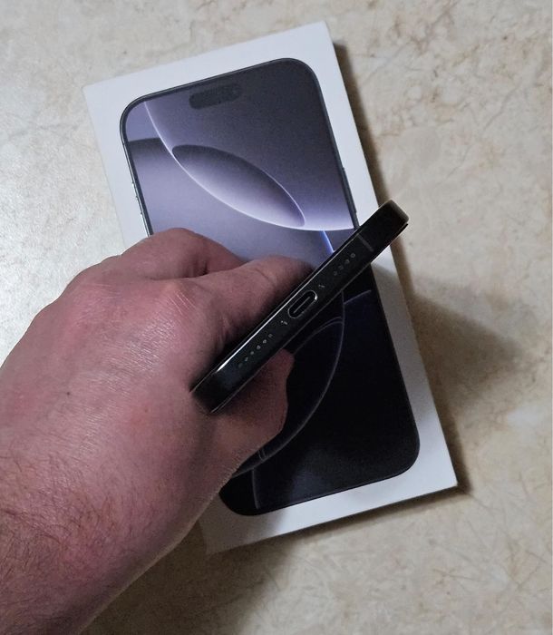 iPhone 16 Pro Max 256 gb la cutie ca nou