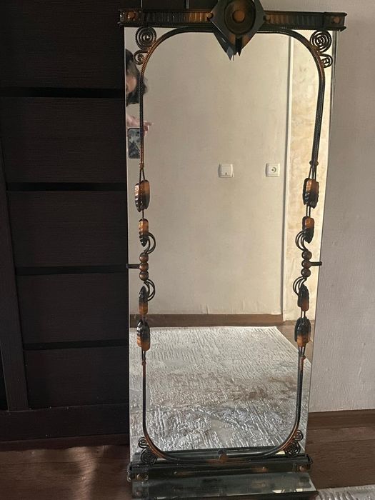 Напольное зеркало