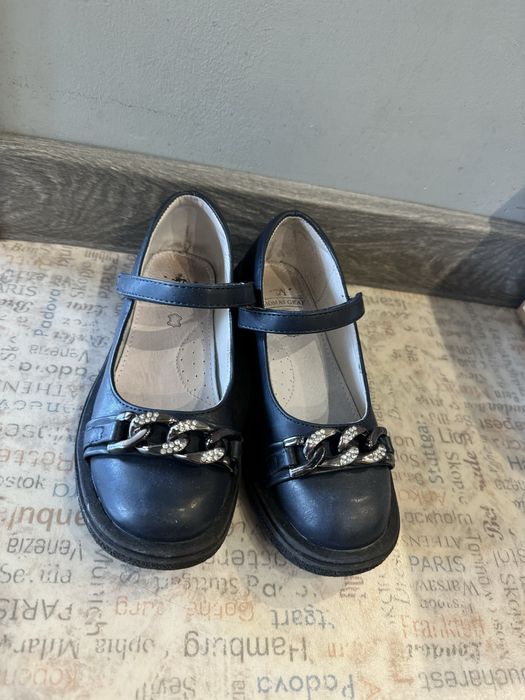 Школьные туфли. Обувь для девочки