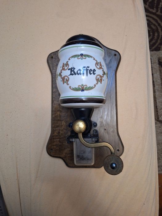 Rasnita de cafea, veche.