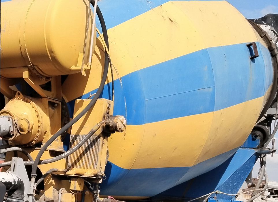 Продам автомашину миксер.