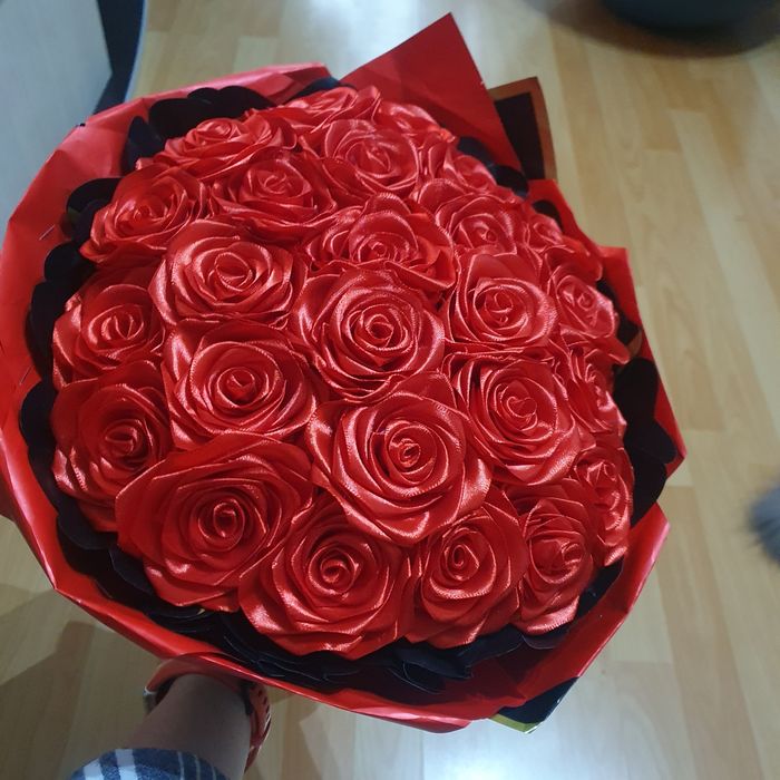 Buchete și aranjamente din satin