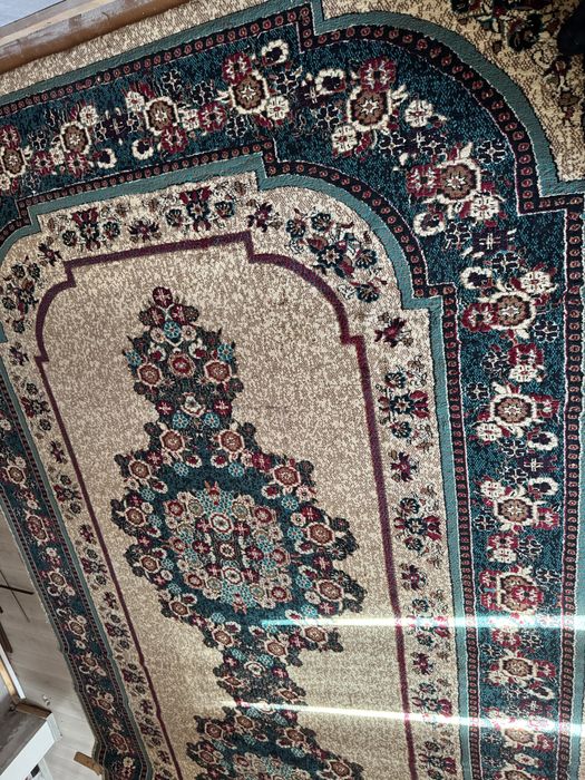 Ковер в хорошем состоянии