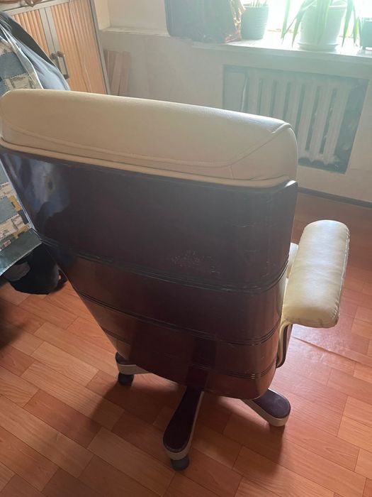 Продам кожанное кресло руководителя