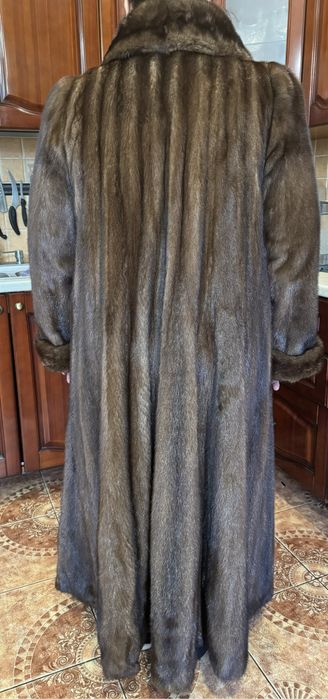 Продам норкувую шубу