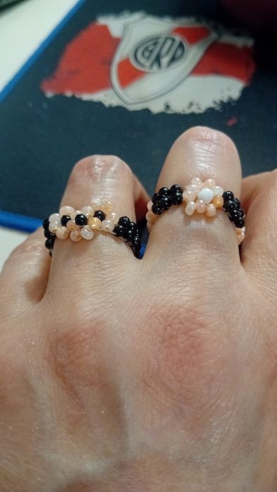 Бижута от стъклени мъниста синци