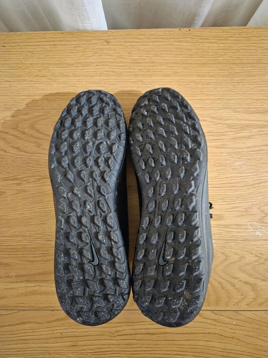 Adidasi Fotbal Nike, Mărimea 42,5