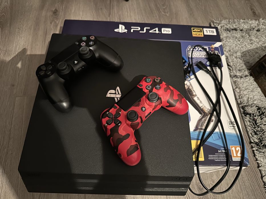 Playstation 4 Pro 1TB + 2 Джойстика с игри