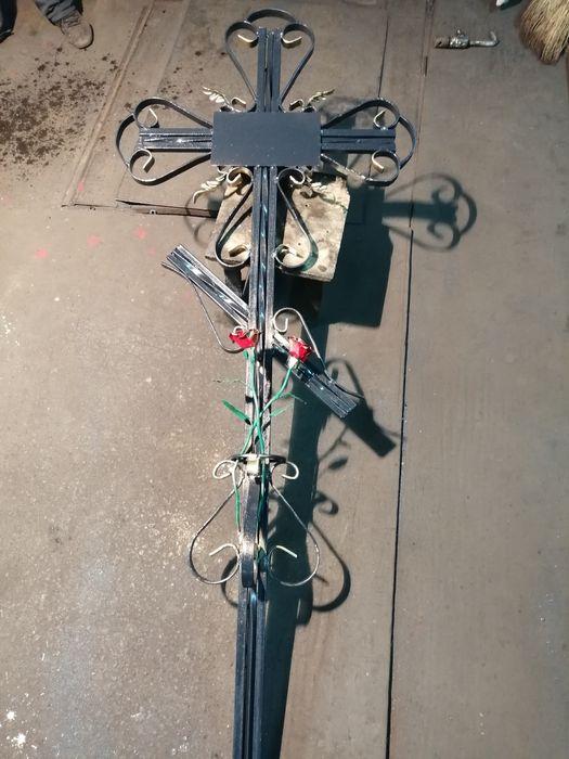 Решётки, оградки.