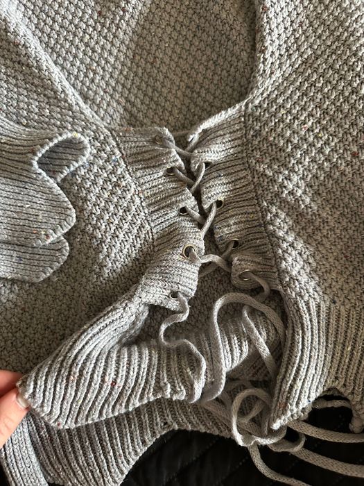 Чисто нов сив пуловер