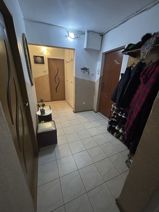 Vând apartament Bl Traian