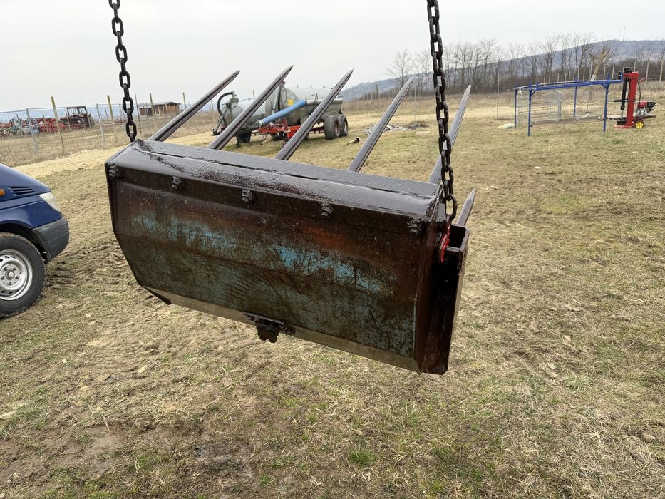 Incarcator in tiranti    Incarcator de gunoi in tiranti