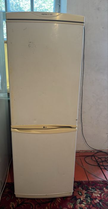 Продам Холодильник LG