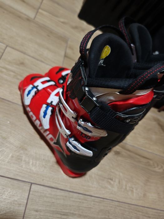 Продавам състезателни ски обувки Атомик