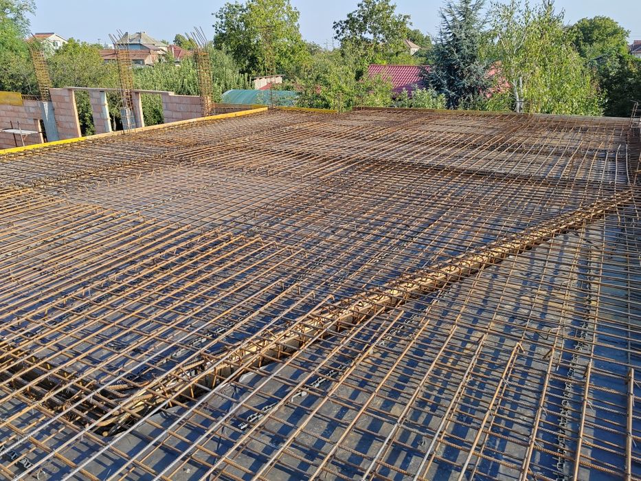 Executăm case in rosu si finisaje