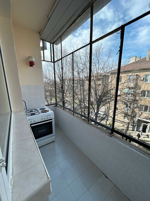 Продава/Дава под наем четиристаен апартамент зад Съвета в град Димитровград