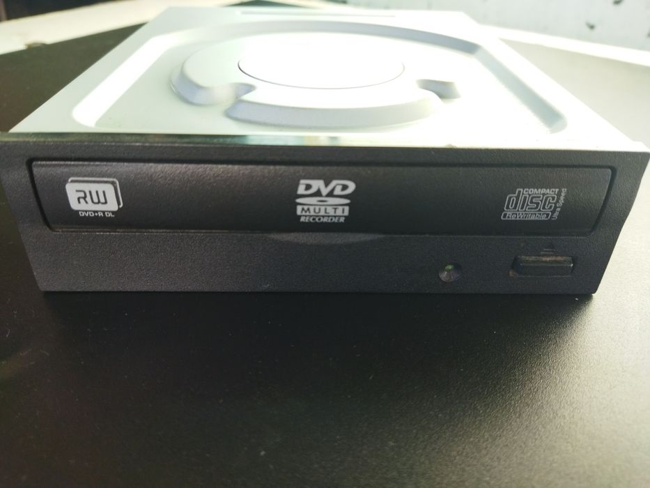 Дисковод    DVD-RW