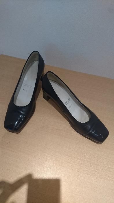 Стилни обувки от естествена кожа