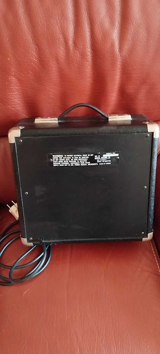 Продавам кубе за китара Squier by Fender 15w.