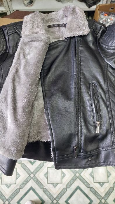 На едро-детски,дебели кожени якета